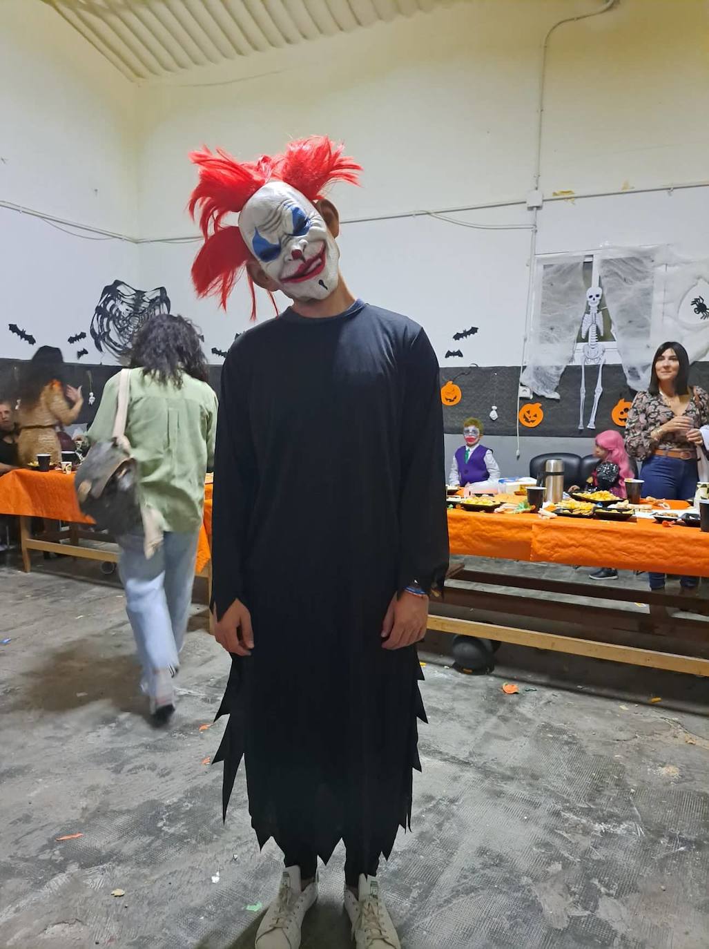 El Halloween 2022, tan esperado por mayores y pequeños tras la pandemia, ha contado este año por primera vez con una pasaje del terror organizado por el A.M.P.A. 'La Barranquera', provocando sustos y risas nerviosas