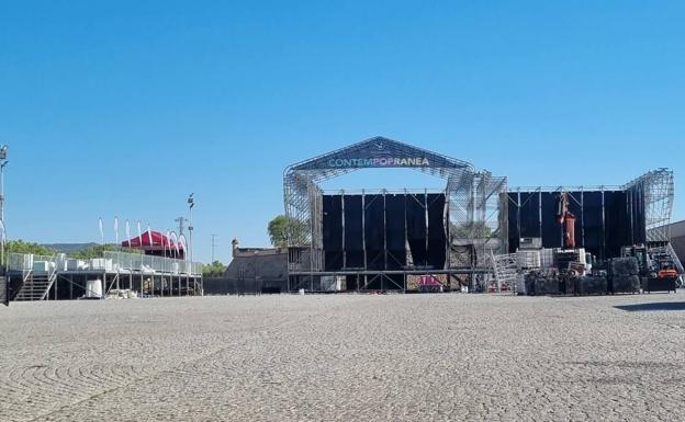 Escenario del festival instalado en el baluarte de San Blas, en el recinto ferial de la ciudad.