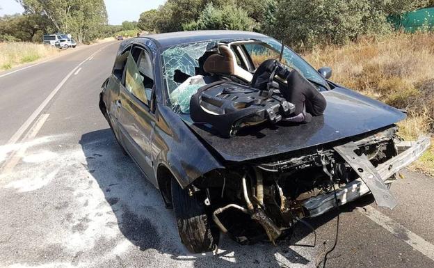 Estado en el que quedó el vehículo tras el accidente./HOY