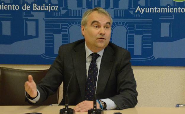 Fragoso elude dar plazos para iniciar la piscina de la margen derecha