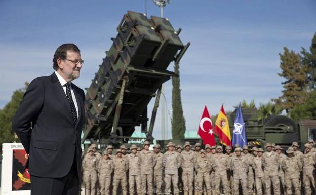 Mariano Rajoy, presidente del Gobierno español, durante una visita a la base turca de Adana
