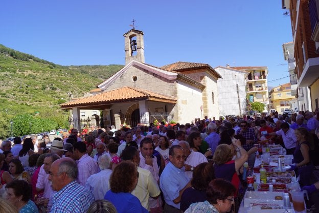 Alrededores de la ermita durante las fiestas. :: E. LLorente