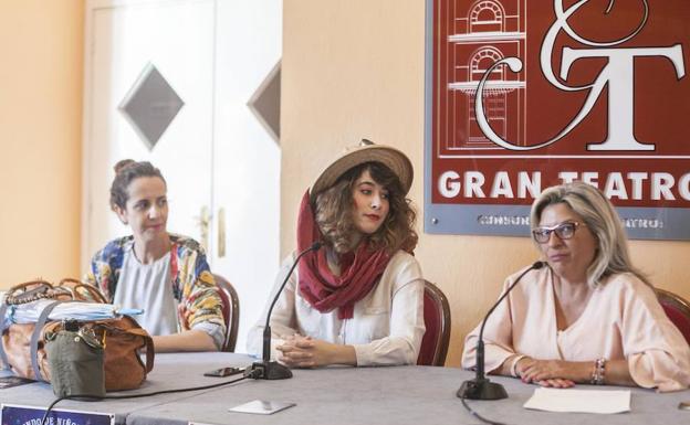 Chloè Bird, durante la presentación de la obra.