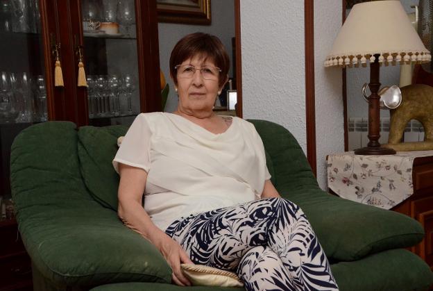 Pilar Pérez, en su domicilio de Badajoz. :: casimiro moreno/