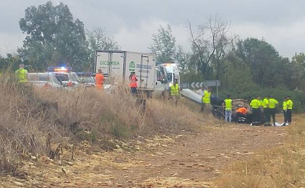 Los servicios de emergencias en el lugar de los hechos.