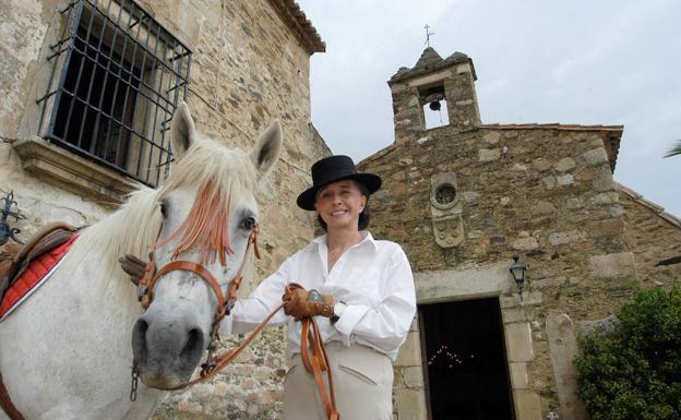 Aline Griffith, condesa viuda de Romanones, en su finca 'Pascualete'.: LORENZO CORDERO/