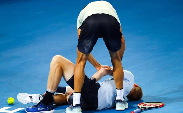 Dimitrov auxilia a Edmund./Reuters