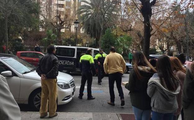 Los agentes realizaron una rápida intervención que comenzó en la avenida de España. /J.R.