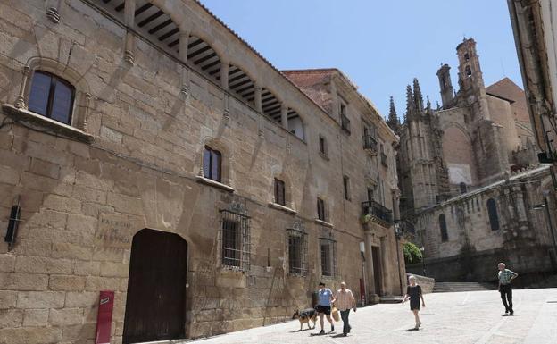 El Ayuntamiento ofrece gratuitamente los antiguos juzgados a la UCAV, que asumiría la reforma. /