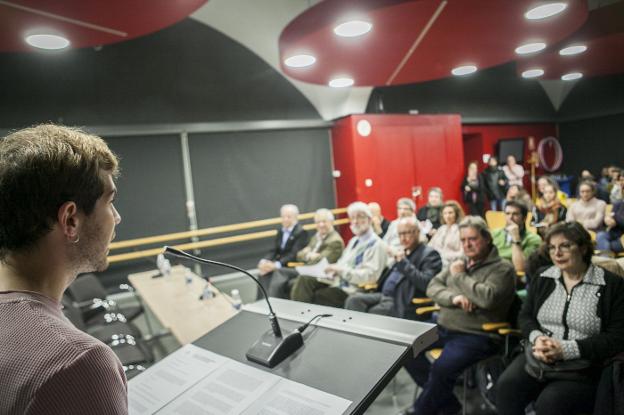 La lectura del manifiesto por el Día del Teatro abrió el acto. :: j. rey/