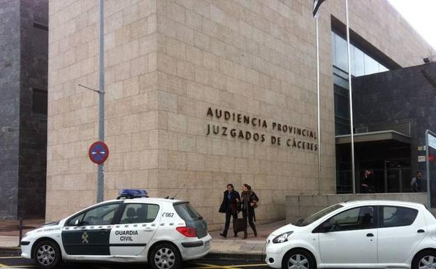 Dos años de cárcel para un empresario de Alcuéscar por no dar de alta a 19 trabajadores