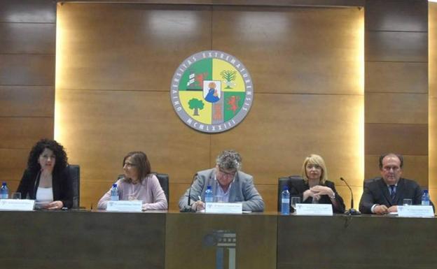 La entrega de premios se celebró el lunes en el salón de actos de la Facultad de Ciencias de Badajoz.: UEx/
