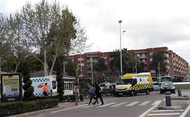El herido ha sido trasladado en una ambulancia medicalizada al hospital Don Benito-Villanueva/ESTRELLA DOMEQUE
