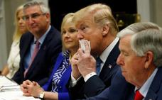 Donald Trump (2d), durante un desayuno de trabajo./Leah Millis (Reuters)