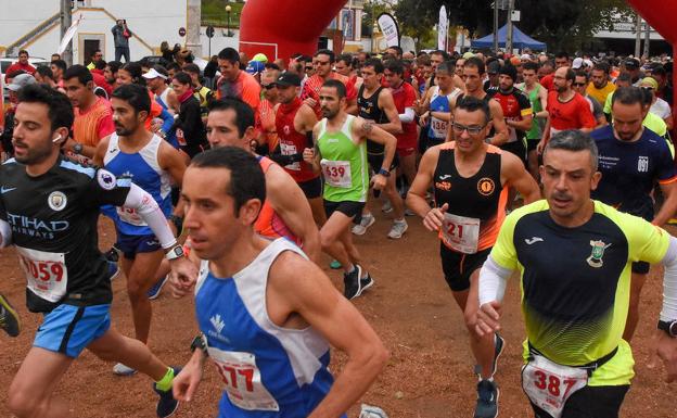 Imagen de archivo de ediciones anteriores de la Media Maratón Elvas-Badajoz./HOY