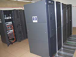 El supercomputador Lusitania, en el conventual de San Francisco de Trujillo. / JAVIER SÁNCHEZ PABLOS/