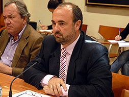 Pedro García Ramos (en el centro de la imagen), director del Instituto del Consumo.|BRÍGIDO/