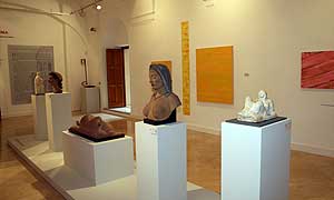 Algunas obras de la muestra 'Luce venuta da Roma' que se expone en la Real Academia de España en Roma./