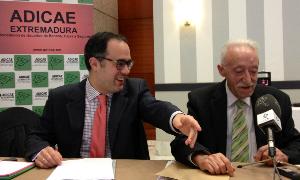 Manuel Pardos, dcha, junto a Carlos Arjona, en Cáceres. ALTAMIRANO/