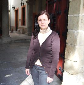 Manuela Ortega, en la entrada del Ayuntamiento. / JSP/