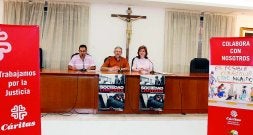 Vicente Martín, José María Vega y Ana Correa, secretaria general de Cáritas. / ALFONSO/