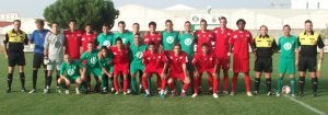 Foto para el recuerdo con los protagonistas del partido de ayer. :: J.M.A./