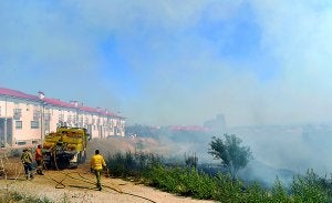 El incendio creó una gran humareda. :: P.D. CRUZ/
