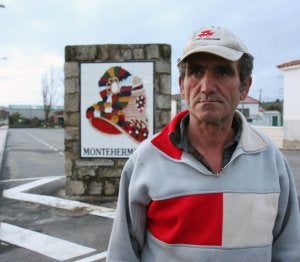 Gregorio García se ha quedado sin la mayoría de su rebaño. :: A. SOLÉ/