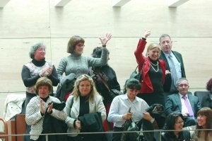 Público contento por la aprobación de la Ley de Igualdad y contra la Violencia de Género. :: BRÍGIDO/