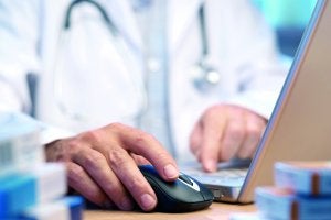 Los médicos están convocados mañana a la huelga. :: HOY/