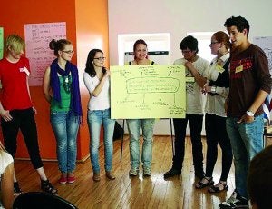 Los jóvenes de Tentudía durante su estancia en Letonia. ::
R. MOLINA/