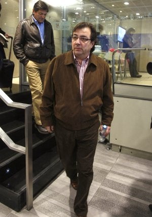 Guillermo Fernández Vara, ayer a su salida del comité federal. :: EFE/