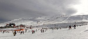 Panorámica general de la estación de esquí de La Covatilla, una de las más visitadas por los aficionados cacereños a la nieve. :: HOY/