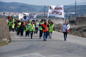 Protesta en Madroñera por el corte de luz en el colegio