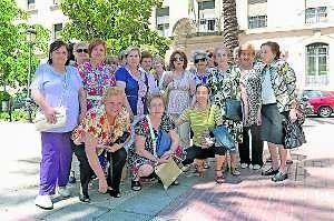 Algunas de las afectadas, ayer en la delegación del SES. :: C. M./