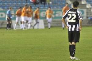 Gaspar, futbolista del Badajoz, en un partido en el Nuevo Vivero. :: HOY/