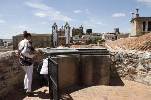 Vista de la Ciudad Monumentaldesde la torre del Palacio de Carvajal . ::
LORENZO CORDERO/