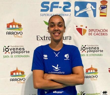 Flavia Lima será entrenadora del Extremadura Arroyo una campaña más. 
