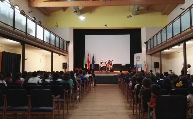 Varios miembros del Conservatorio han ofrecido un recital de guitarra en Arroyo de la Luz