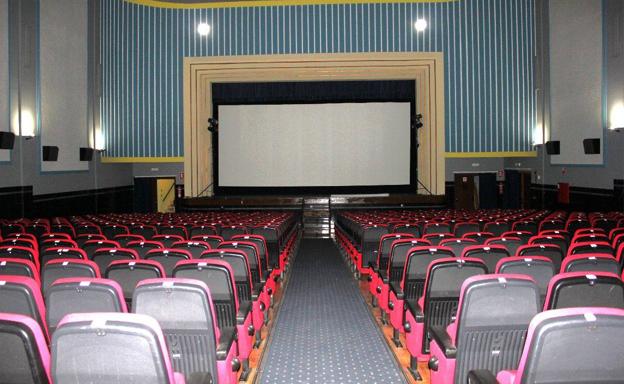 El Ayuntamiento renueva los carnets del cine para la temporada 2022-2023