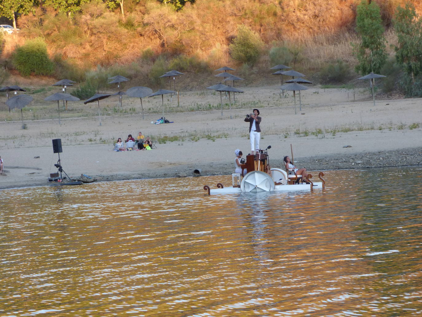 Concierto flotante en la Isla del Zújar/f. v.