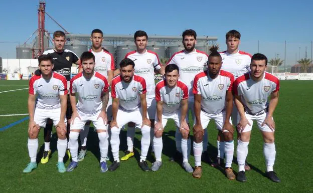 Once inicial del Castuera-Subastacar en el Vicente Sanz de Don Benito. /f. v.