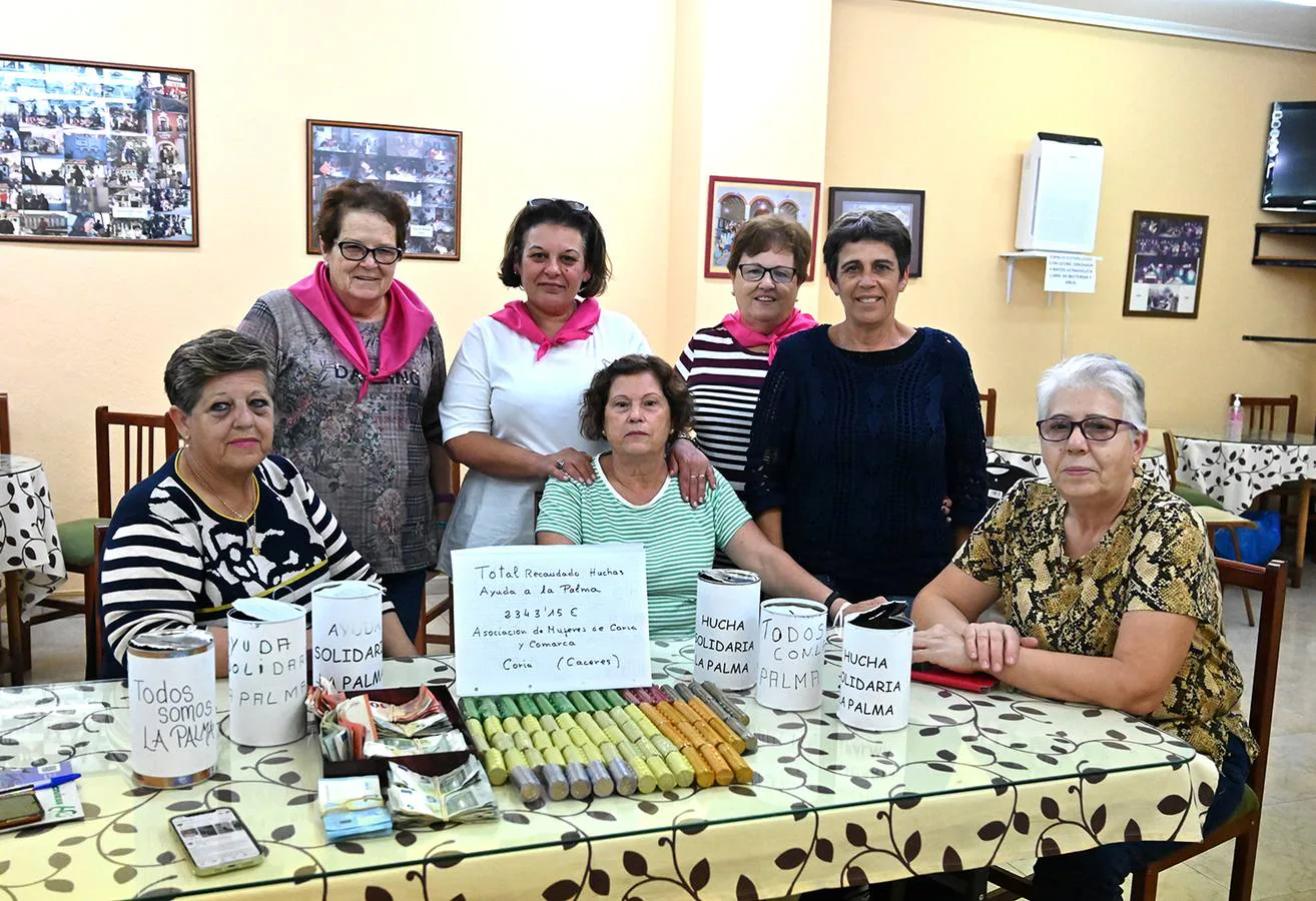 La Asociación de Mujeres recauda 2.343,15 euros destinados a los damnificados por el volcán de La Palma