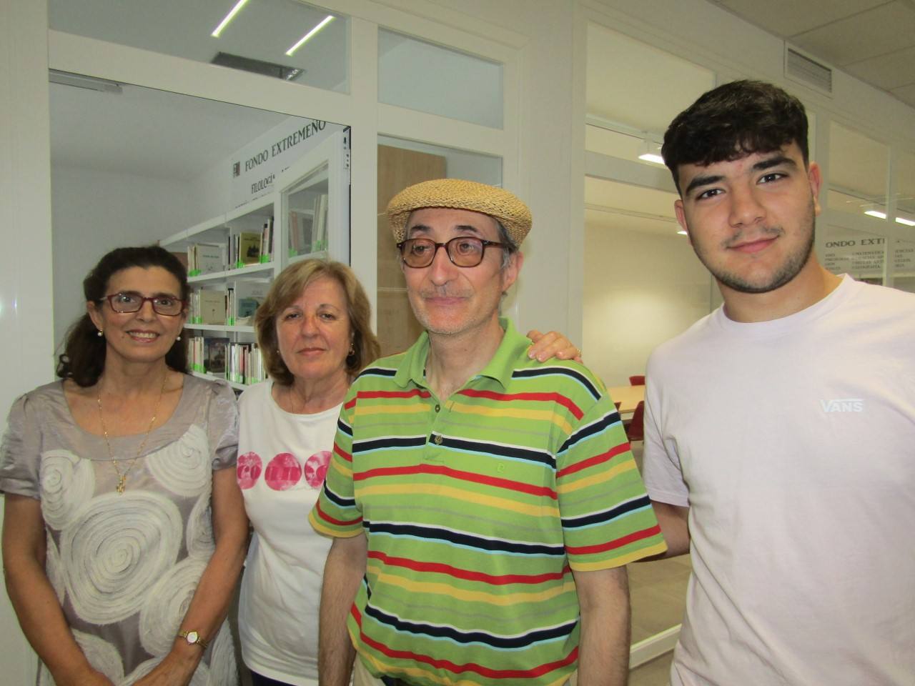Eugenio Morales (con gafas) junto a Angelines López, Ana Quesada y Mario Mendo.