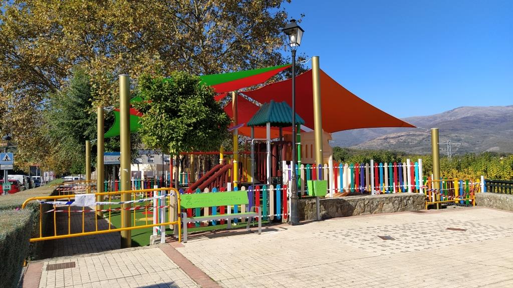 Parque infantil de Los Bolos, precintado otra vez./M.D.CRUZ