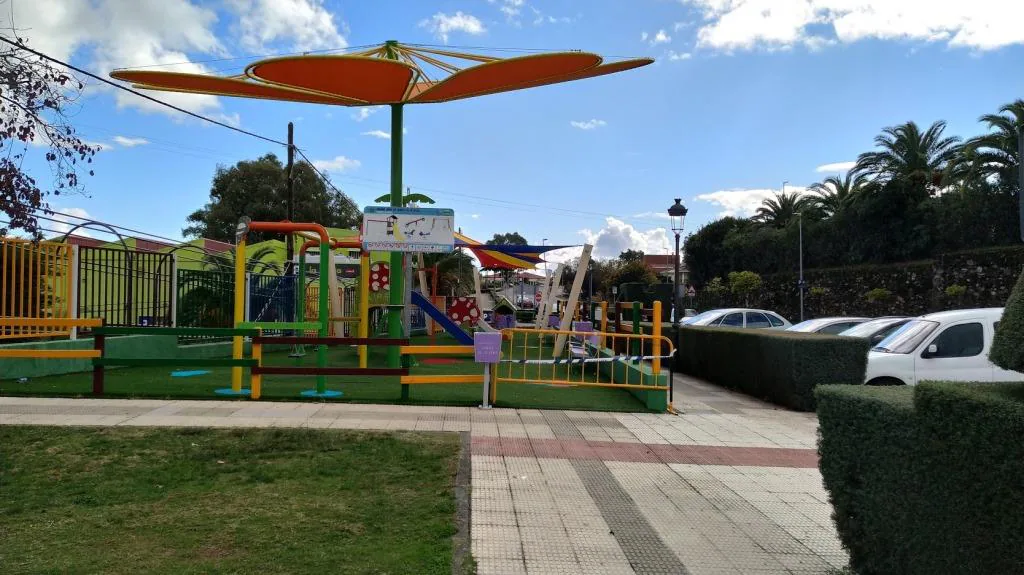 Parque infantil de la estación de autobuses. /M.D.CRUZ
