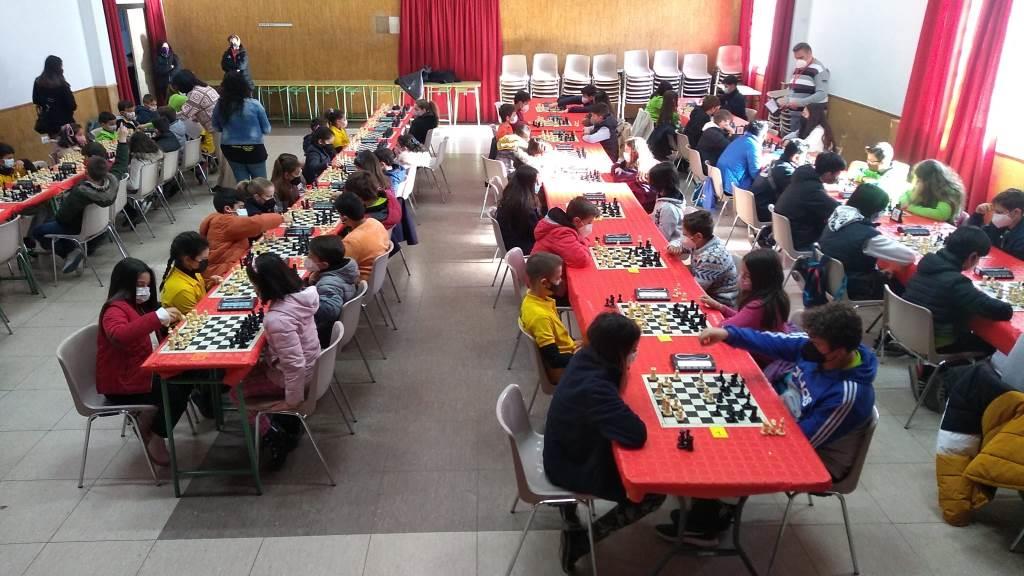 Los ajedrecistas disputando la II Fase Zona Norte de Cáceres, en Jarandilla. /SANTIAGO HERNÁNDEZ-CANO