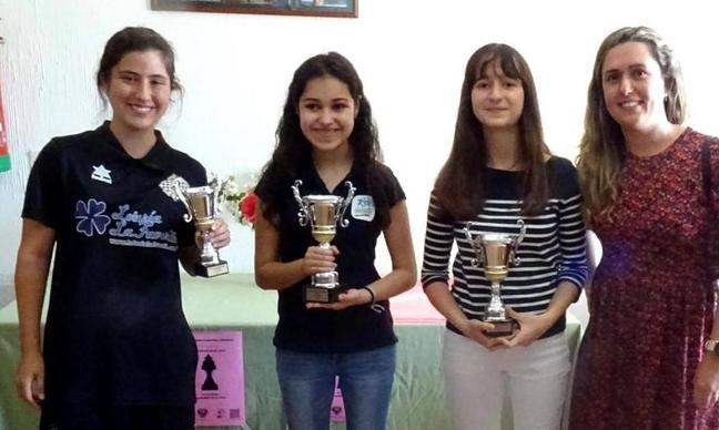 La cacereña Carlota Miguel se proclama campeona de Extremadura ajedrez