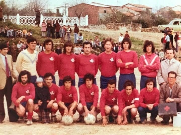 El jaraíz de los inicios, en 1974, en el campo de fútbol viejo. /