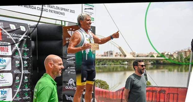 Nando Juglar se proclama campeón de Extremadura de Triatlón Sprint en la categoría VM3